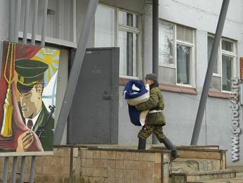 Сто липецких призывников получат военные билеты на площади Героев Сто липецких призывников получат военные билеты на площади Героев
