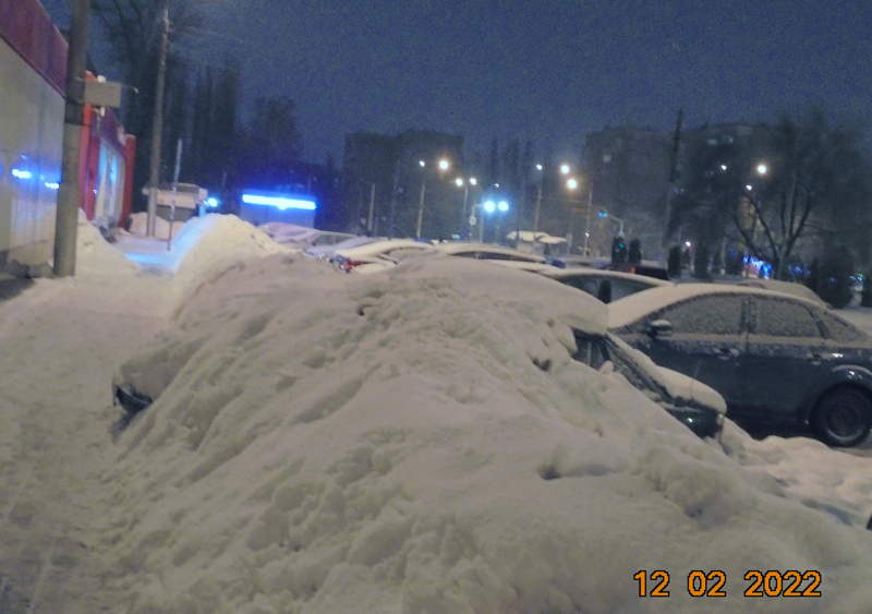 Липчане теряют свои автомобили под завалами снега