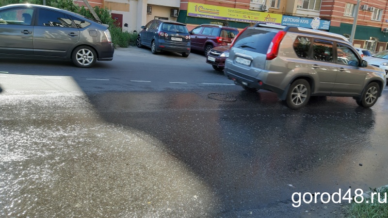 Горячий ключ забил в центре Липецка Горячий ключ забил в центре Липецка