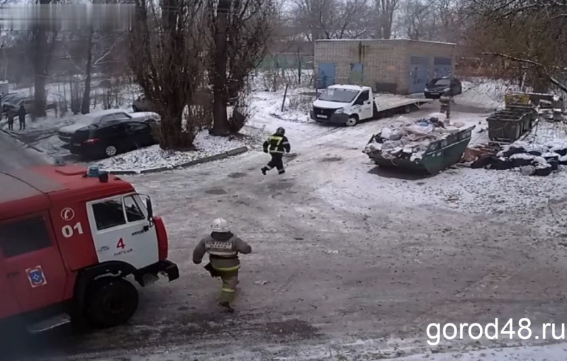 Город 48 липецк аварии. Детский сад Почемучка Железнодорожный пожар. Пожарная машина спешит на пожар. Пожарные и военные рядом.