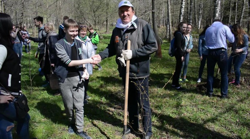 В Липецке появился «Лес Победы» В Липецке появился «Лес Победы»