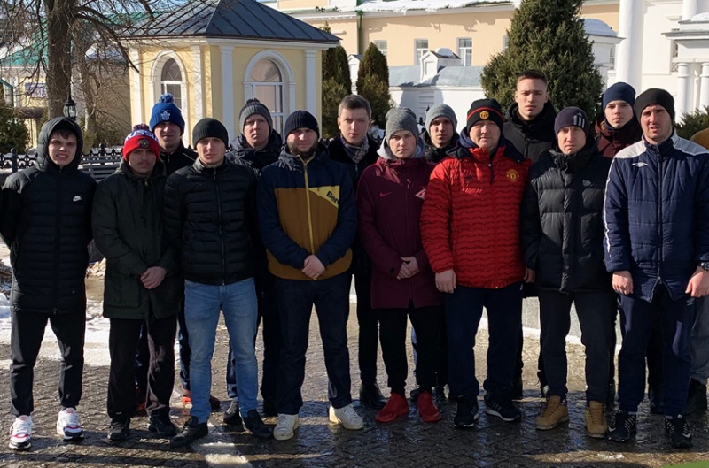 Липецкий мини-футбольный клуб перед игрой съездил в Задонский монастырь Липецкий мини-футбольный клуб перед игрой съездил в Задонский монастырь
