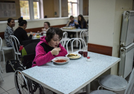 В Госдуме был принят закон о бесплатном питании детей-инвалидов в школах