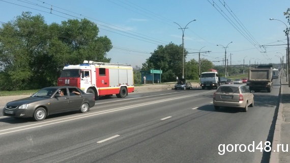 Происшествие в городе липецк на мосту. Горо48 Октябрьский мост. Авария на Октябрьской сегодня Липецк.