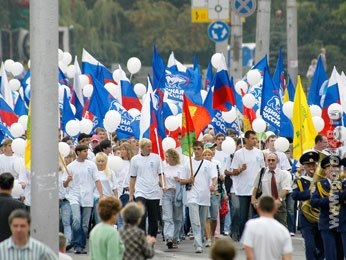 В полдень липчане исполнили гимн в честь Дня флага В полдень липчане исполнили гимн в честь Дня флага
