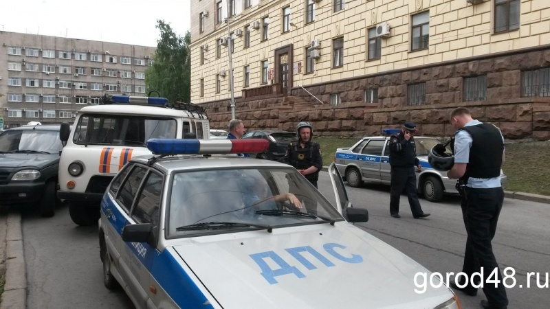 В администрации Липецкой области искали подозрительный предмет В администрации Липецкой области искали подозрительный предмет