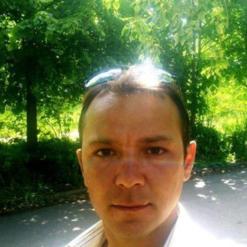 «Почему он должен губить свою жизнь из-за случайной знакомой?» «Почему он должен губить свою жизнь из-за случайной знакомой?»