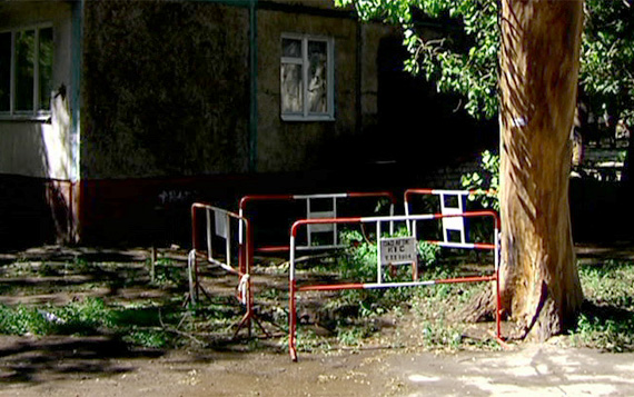 Огромная струя горячей воды залила пятиэтажку на улице Циолковского Огромная струя горячей воды залила пятиэтажку на улице Циолковского