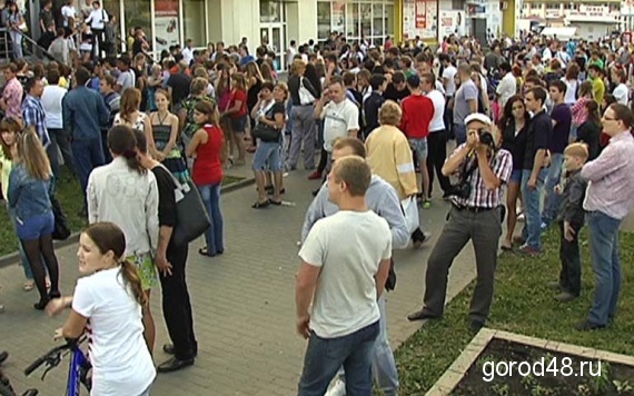 100 тысяч рублей в Липецке никто разбрасывать не стал 100 тысяч рублей в Липецке никто разбрасывать не стал