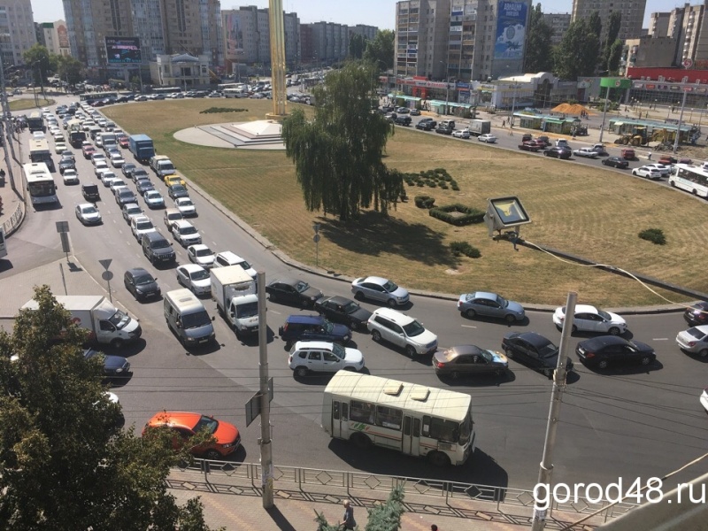 Пробки липецк. Липецк пробка площадь Победы. Площадь Победы Липецк 2005. Пробка на проспекте Победы Липецк. Липецк пробки.