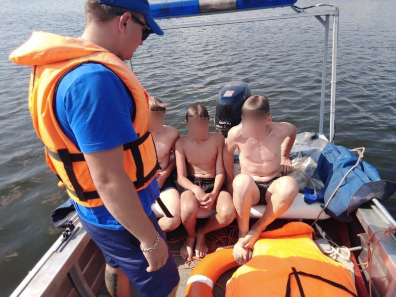 В Грязях едва не утонули трое подростков