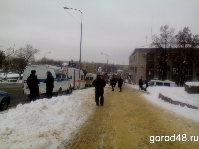 У здания ФСБ найден подозрительный предмет У здания ФСБ найден подозрительный предмет