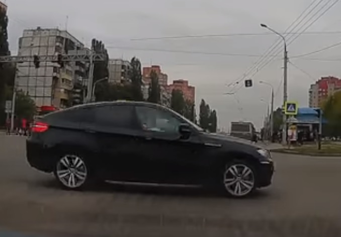 «Когда водителю на BMW можно всё» «Когда водителю на BMW можно всё»