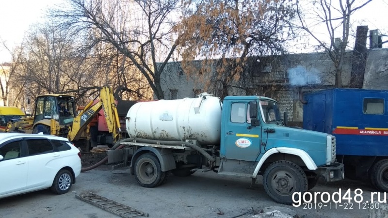 Несколько улиц города обработают против гололеда после двух прорывов на водопроводе Несколько улиц города обработают против гололеда после двух прорывов на водопроводе