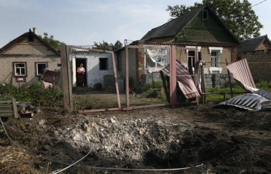 Снаряды с Украины упали во дворы двух домов в Донецке Снаряды с Украины упали во дворы двух домов в Донецке