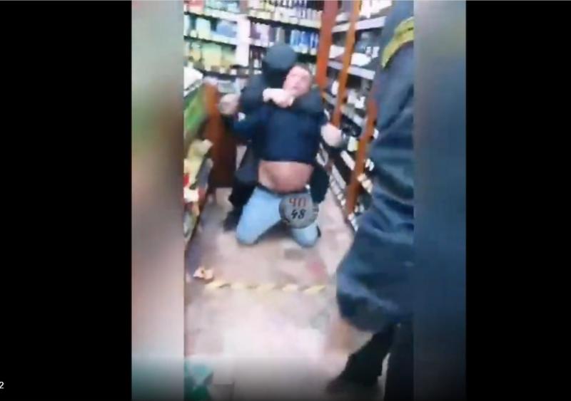 Жесткий конфликт в «Красном и белом» закончился примирением сторон Жесткий конфликт в «Красном и белом» закончился примирением сторон