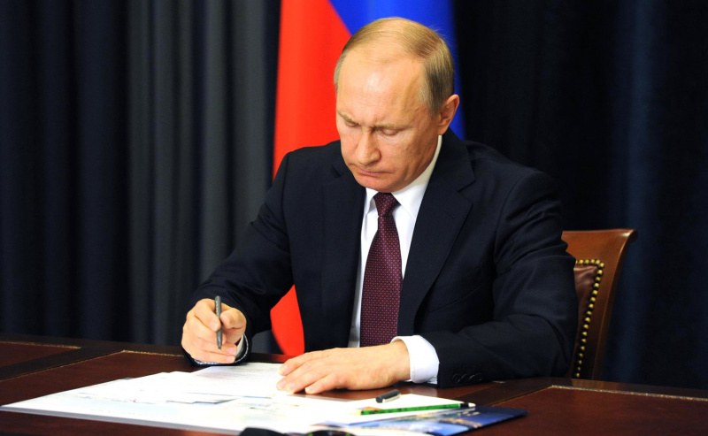 Путин назначил 1 июля датой проведения голосования по Конституции Путин назначил 1 июля датой проведения голосования по Конституции