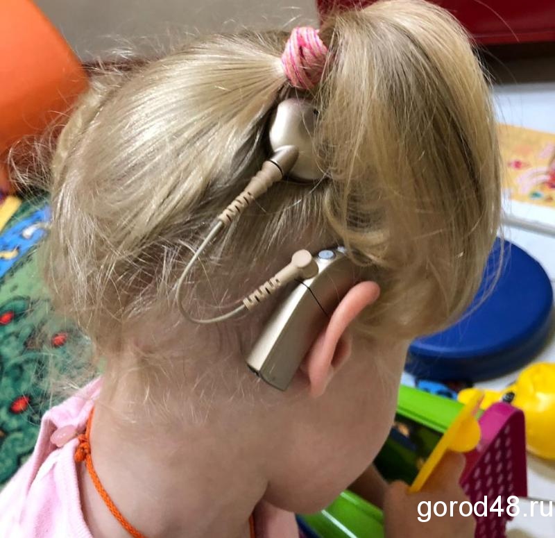 Родители слабослышащих детей попросили Игоря Артамонова оставить им любимого сурдопедагога Родители слабослышащих детей попросили Игоря Артамонова оставить им любимого сурдопедагога