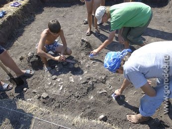 В Усманском районе на берегах местных речек обнаружены курганные могильники эпохи бронзы В Усманском районе на берегах местных речек обнаружены курганные могильники эпохи бронзы