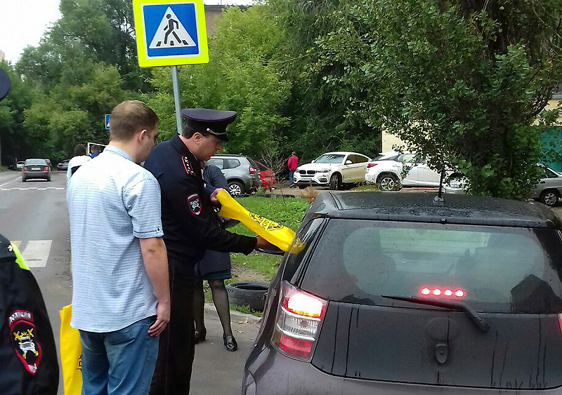 Десант «Дорожного радио-Липецк» и ГИБДД в День знаний организовал дежурства у липецких школ Десант «Дорожного радио-Липецк» и ГИБДД в День знаний организовал дежурства у липецких школ