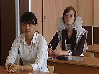 Выпускники сдавали первый обязательный экзамен Выпускники сдавали первый обязательный экзамен