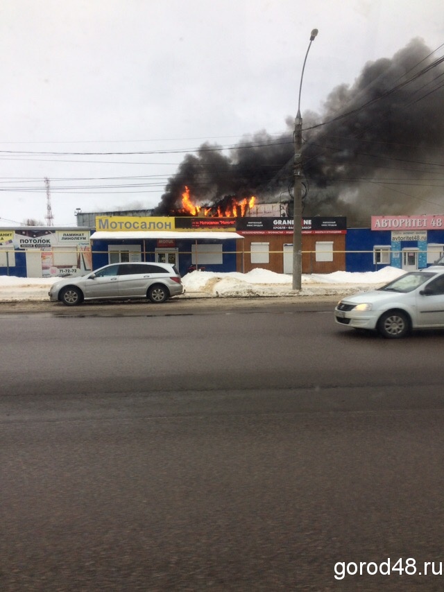 Что горит в липецке сейчас. Пожар в Липецке. Пожар на трубном заводе. Пожар в Липецке сейчас. Сгорел завод в Липецке.