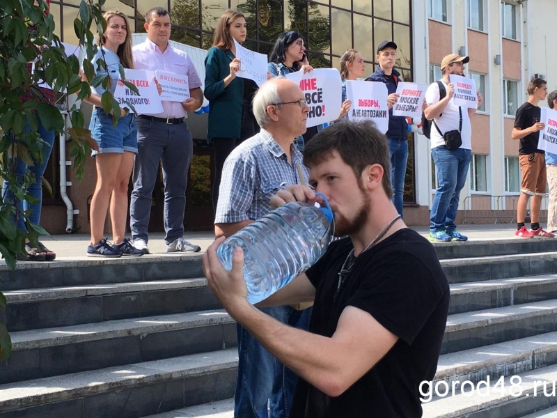 Протест москвичей в Липецке публично поддержали несколько десятков человек Протест москвичей в Липецке публично поддержали несколько десятков человек