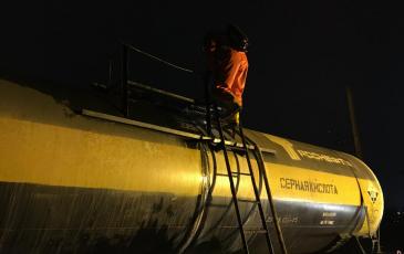В Подмосковье произошла утечка серной кислоты на железной дороге В Подмосковье произошла утечка серной кислоты на железной дороге