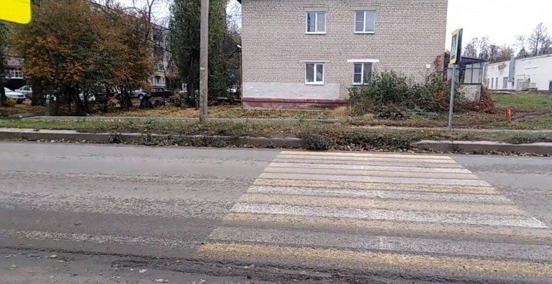 Липчанину приходится платить штрафы из-за перехода упирающегося в грязный газон Липчанину приходится платить штрафы из-за перехода упирающегося в грязный газон