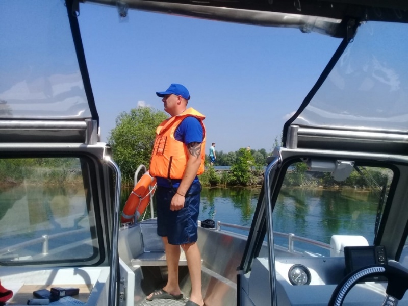 В Липецкой области спасатели достали из воды тонущего мальчика В Липецкой области спасатели достали из воды тонущего мальчика