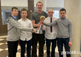 В Грязинский интернат привезли Кубок мира по пляжному футболу