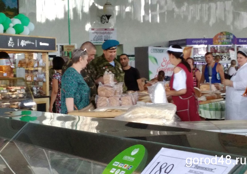 Десантники пришли на центральный рынок Десантники пришли на центральный рынок