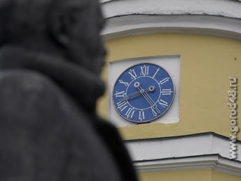 Начался ремонт курантов на главной площади Липецка Начался ремонт курантов на главной площади Липецка