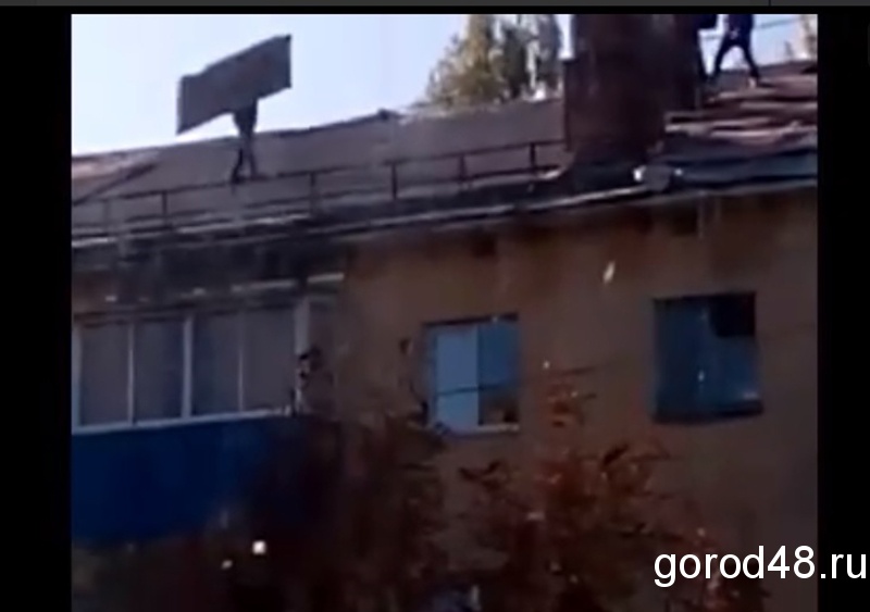 Крыши в Липецке ремонтируют каскадеры Крыши в Липецке ремонтируют каскадеры