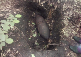 Возле старого аэродрома в Липецкой области обнаружена 100-килограмовая  авиабомба