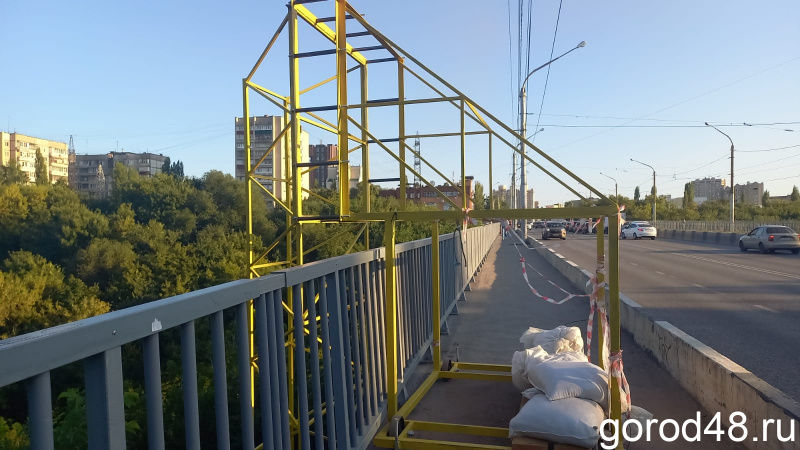 На липецких мостах устанавливают средства транспортной безопасности