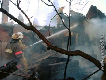 В Липецкой области во время страшного пожара погиб 30-летний мужчина В Липецкой области во время страшного пожара погиб 30-летний мужчина