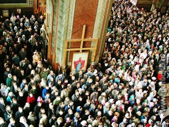 Страстная пятница: верующие вспоминают распятие Христа Страстная пятница: верующие вспоминают распятие Христа