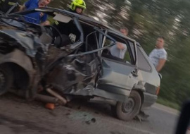 На окраине Липецка разбились «ВАЗ» и «Рено», оба водителя — в больнице