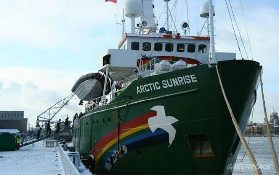 Суд в Нидерландах запретил Greenpeace мешать движению танкера Газпрома Суд в Нидерландах запретил Greenpeace мешать движению танкера Газпрома