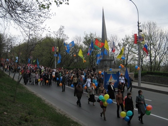 На Первомайские демонстрации в Липецке вышли около 4000 человек На Первомайские демонстрации в Липецке вышли около 4000 человек