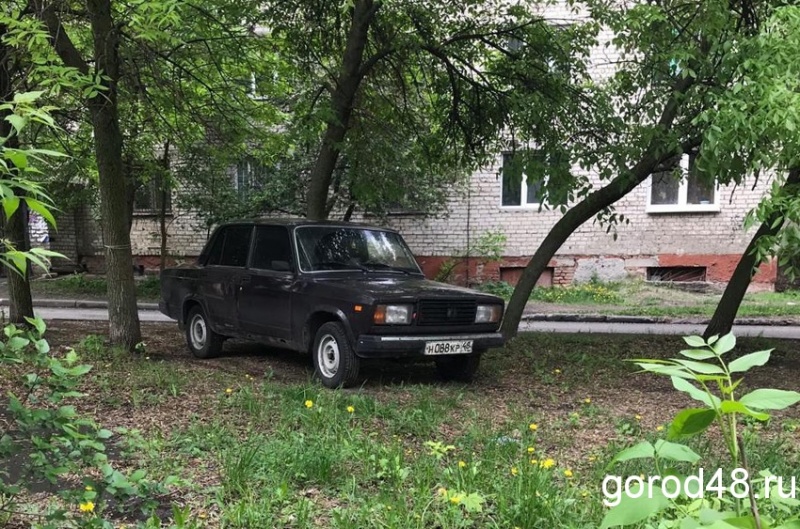 Весна, зелень, трава и… машины на газонах (ФОТО) Весна, зелень, трава и… машины на газонах (ФОТО)