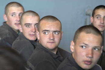 Подростковая преступность снижается Подростковая преступность снижается