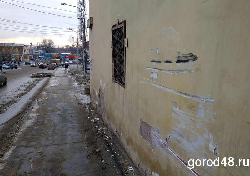 Атакованный маршруткой дом на Соколе трещит по швам Атакованный маршруткой дом на Соколе трещит по швам