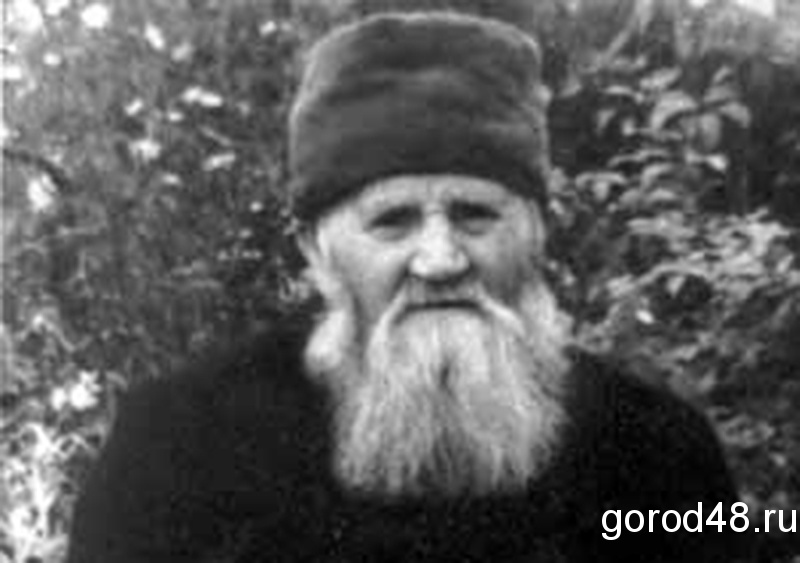 В Сети фиксируют исцеления у могилы Иоанна Липецкого В Сети фиксируют исцеления у могилы Иоанна Липецкого
