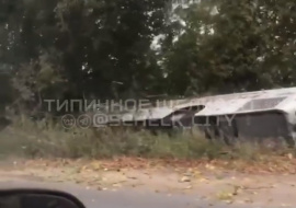В Подмосковье автобус с 30 детьми опрокинулся на трассе 