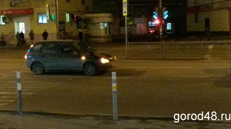 В Липецке на пешеходном переходе сбили мать и дочь В Липецке на пешеходном переходе сбили мать и дочь