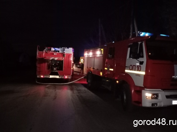 Во время пожара в садовом доме погибли два человека Во время пожара в садовом доме погибли два человека