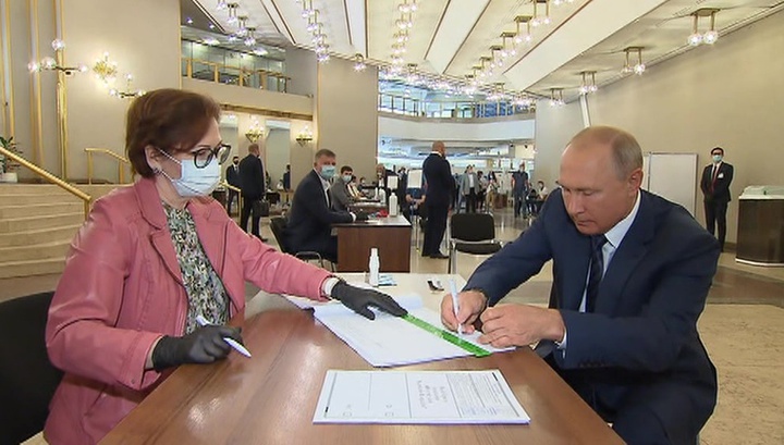 Путин проголосовал в Москве Путин проголосовал в Москве