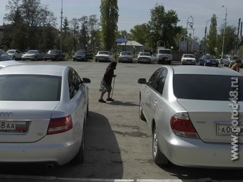 «Блатные» номера с лимузинов перевесят на трактора «Блатные» номера с лимузинов перевесят на трактора